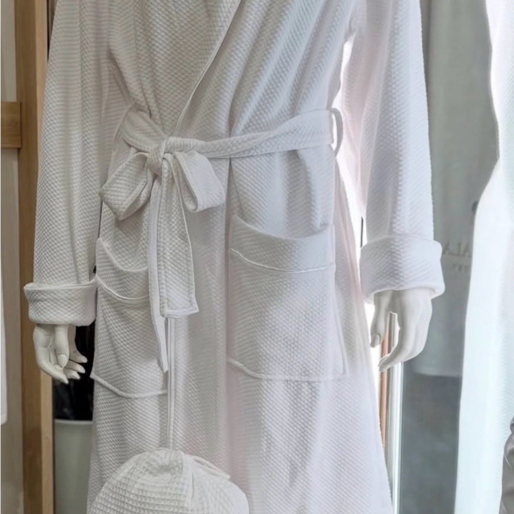 The Kahala Luxury spa bathrobe One Size Fits Most - Picture 4 of 5